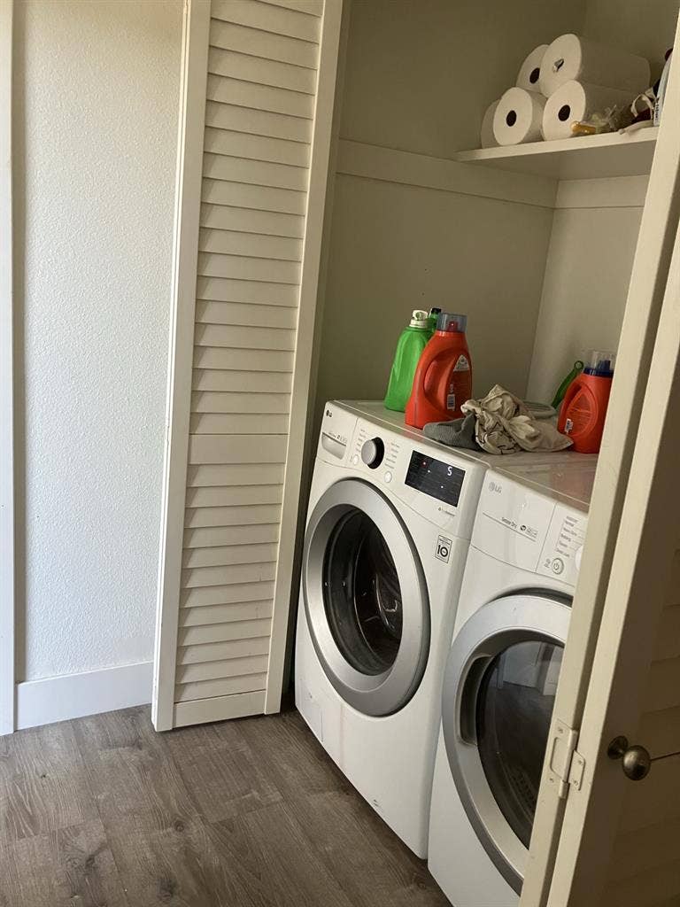 Nice room in cute South Park home!