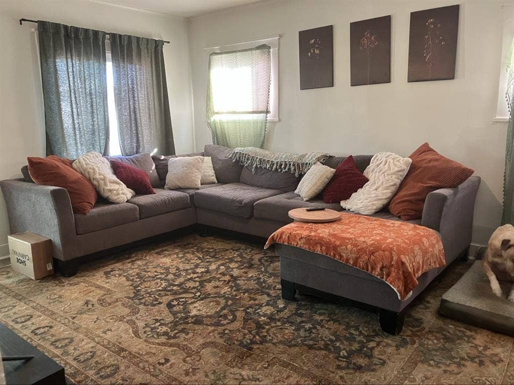 Nice room in cute South Park home!