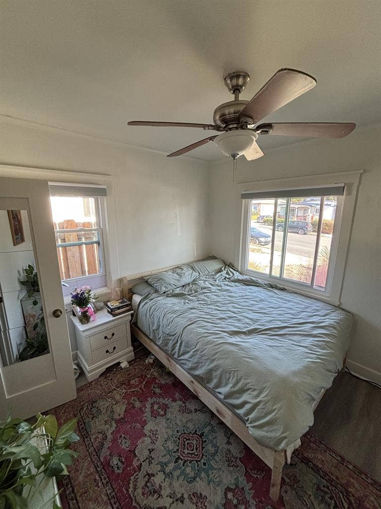 Nice room in cute South Park home!