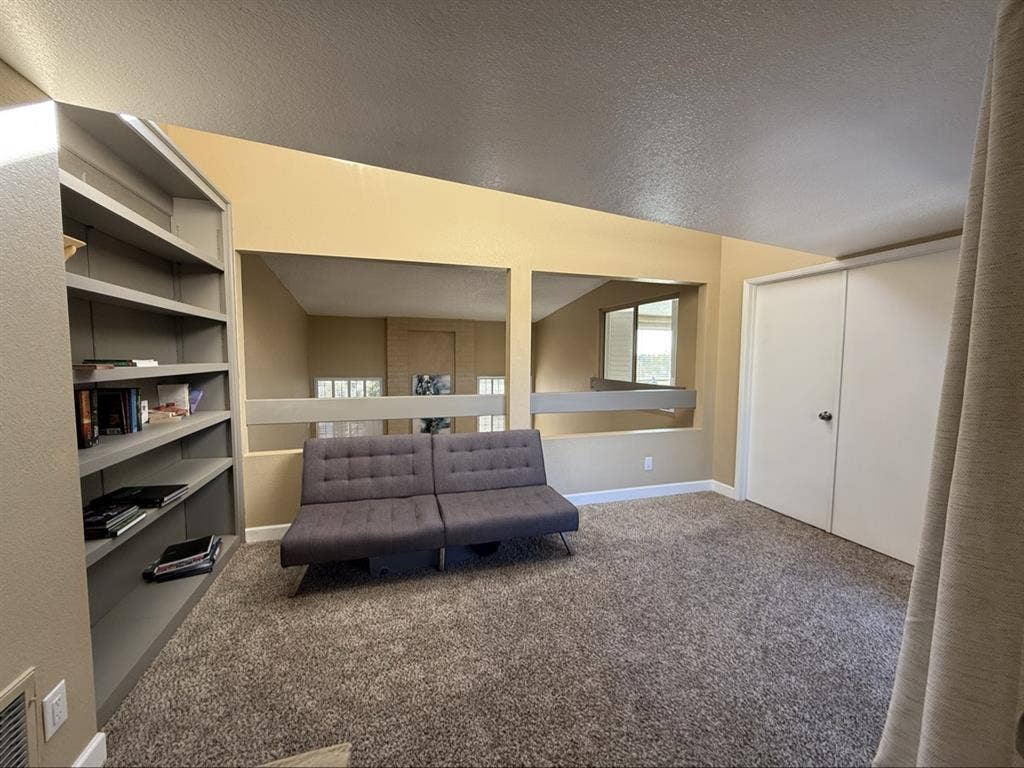 Looking for a roommate!!!