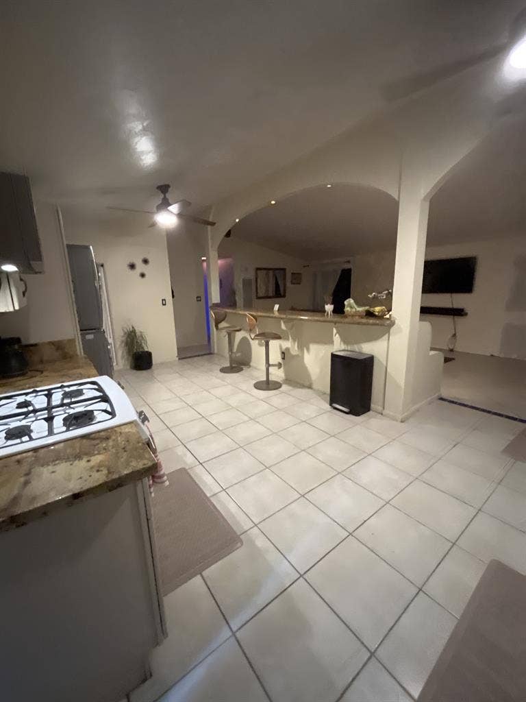 Large Master Room w/Private Bath