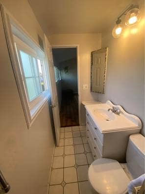 Large Master Room w/Private Bath
