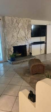 Large Master Room w/Private Bath