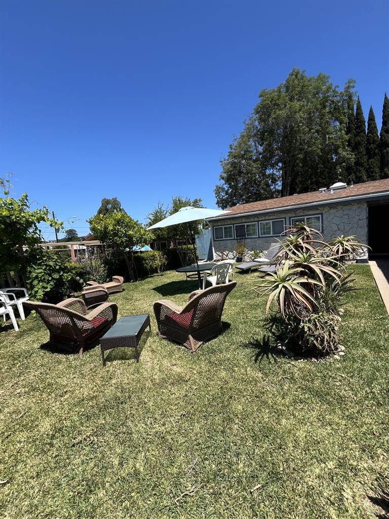 Large Master Room w/Private Bath