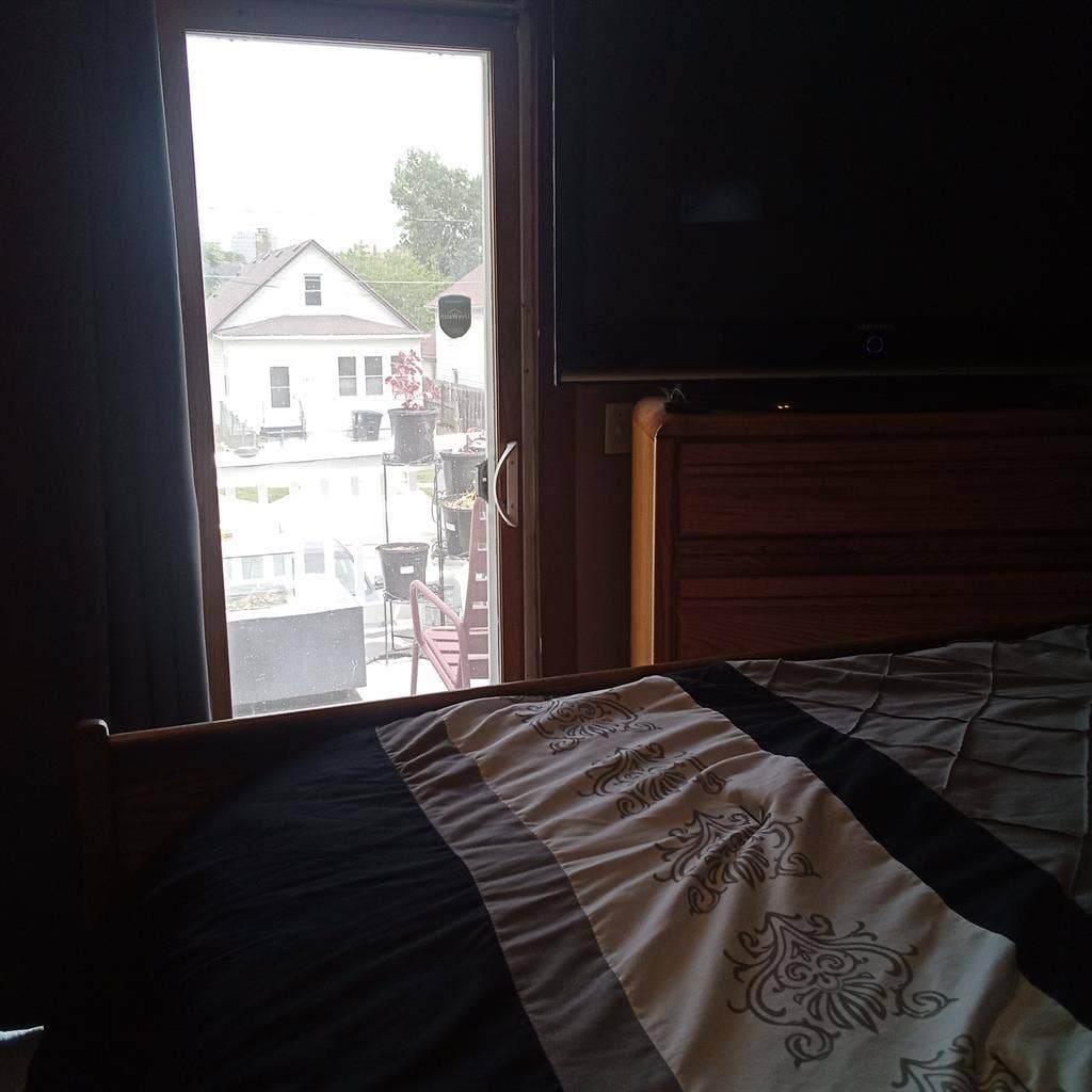 Separate entrance, no credit ✔️.