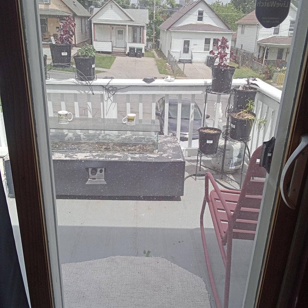 Separate entrance, no credit ✔️.