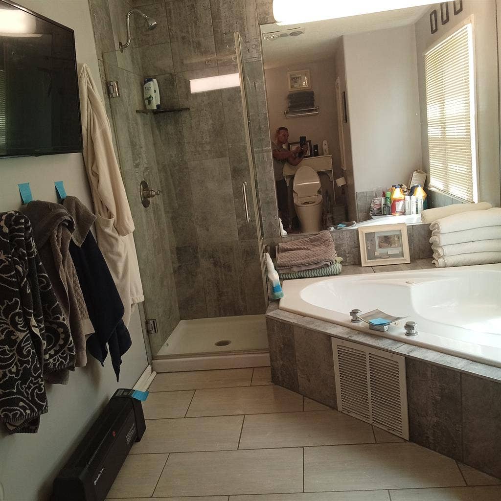 Separate entrance, no credit ✔️.