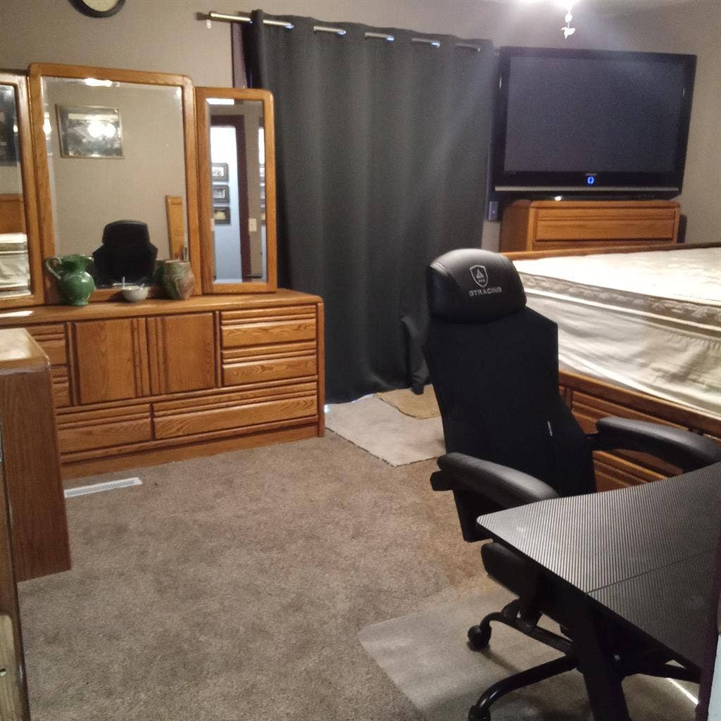 Separate entrance, no credit ✔️.