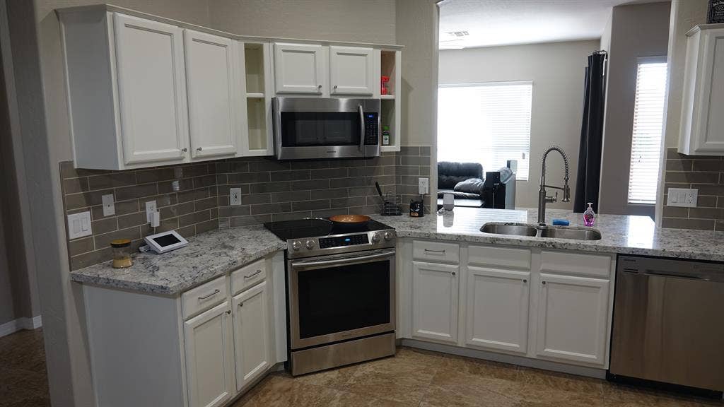 Furnished room to rent w/ utilities