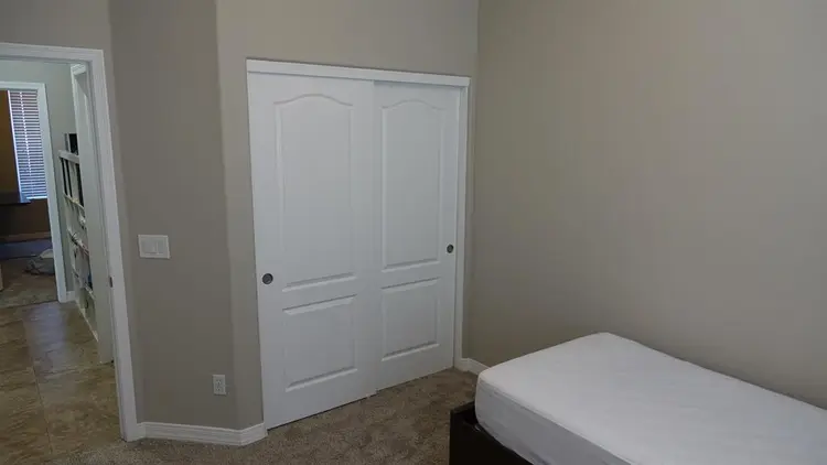Furnished room to rent w/ utilities