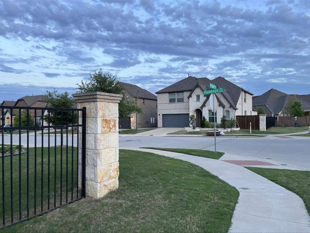 Furnished Room in New Home by UTD