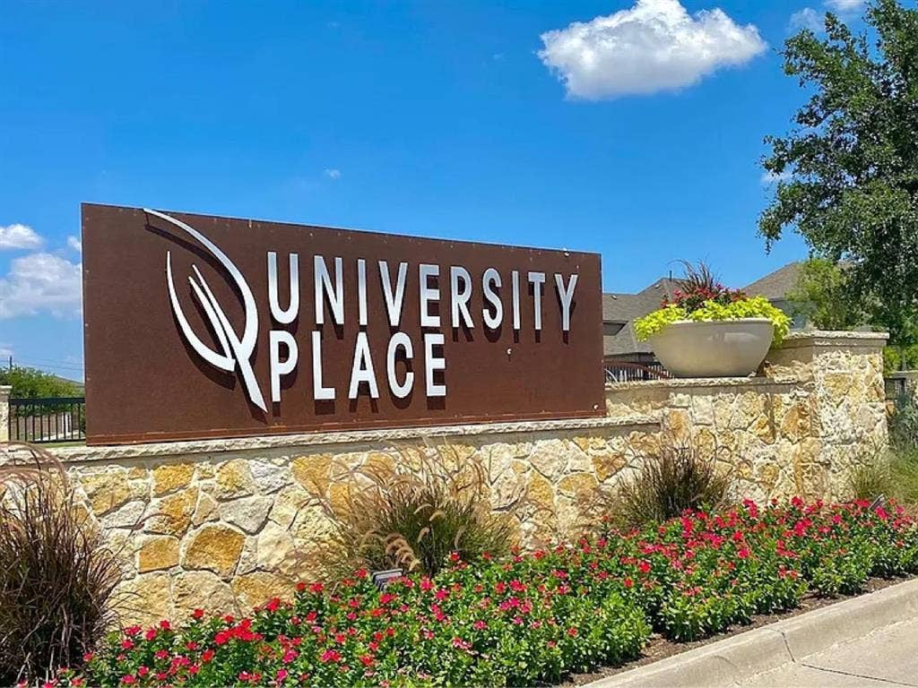 Furnished Room in New Home by UTD