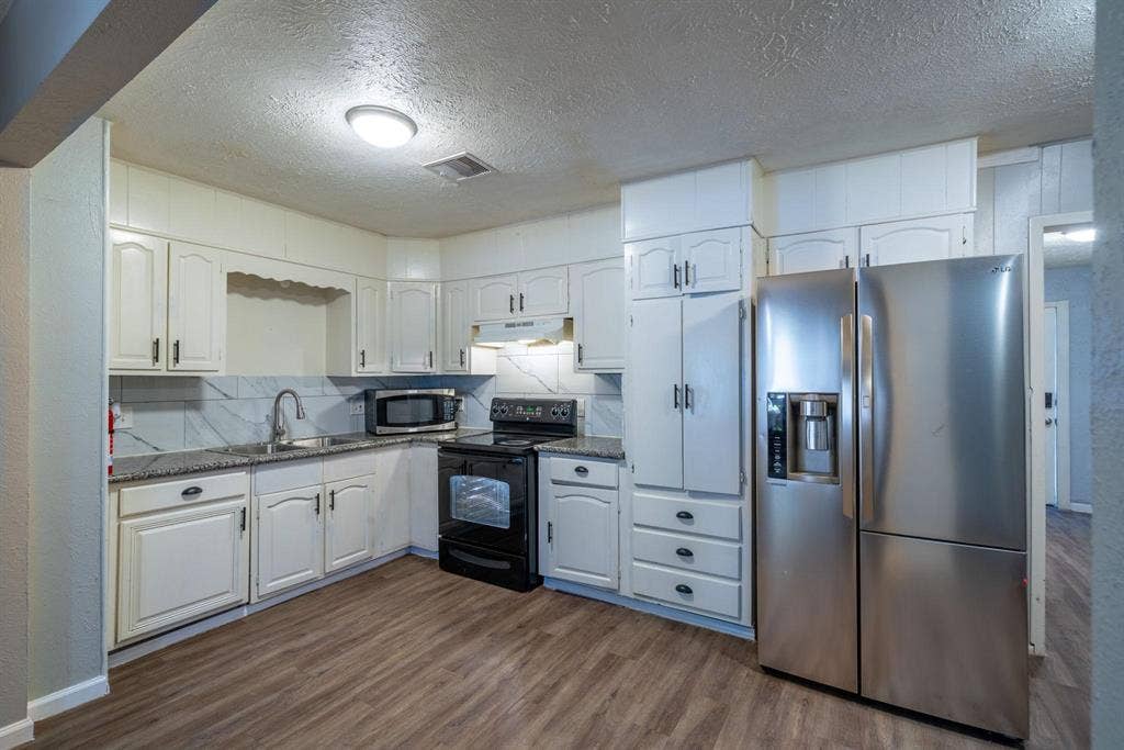 9 BR in Houston