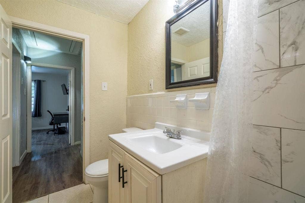 9 BR in Houston