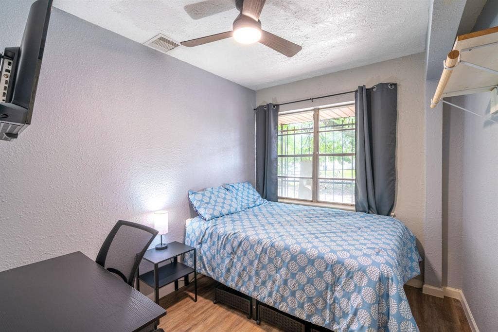 9 BR in Houston