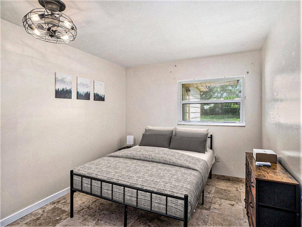 6 BR in Brandon