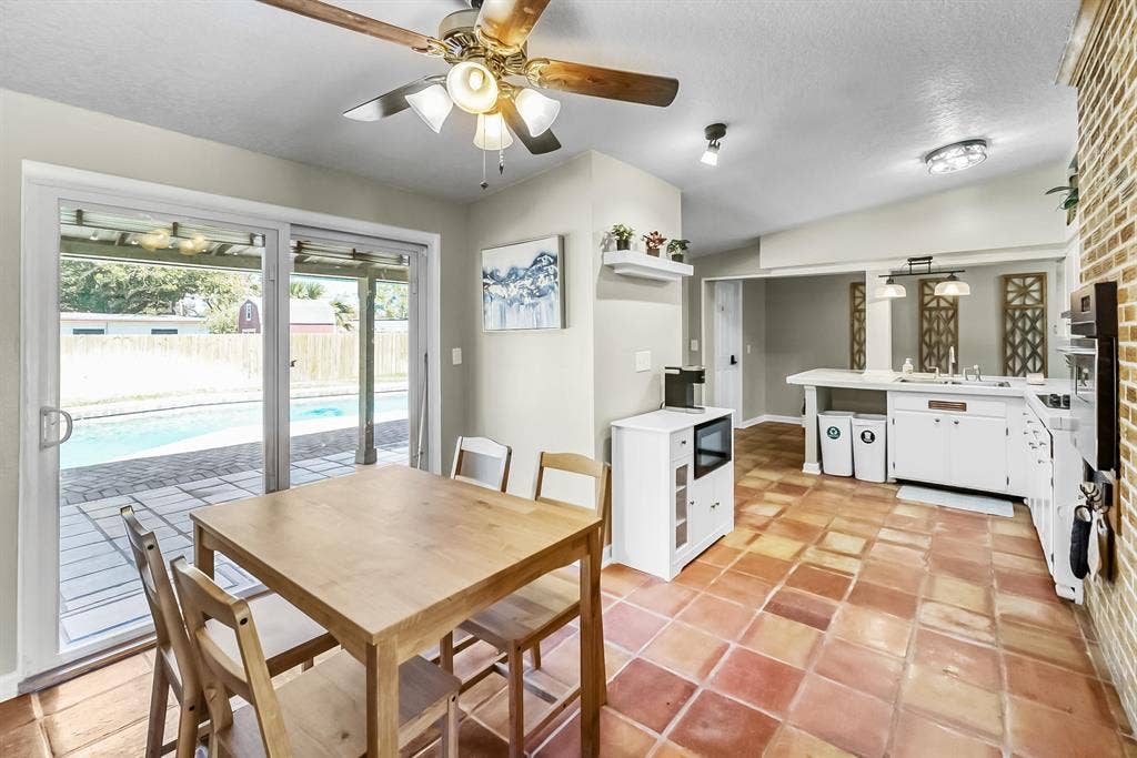 6 BR in Jacksonville