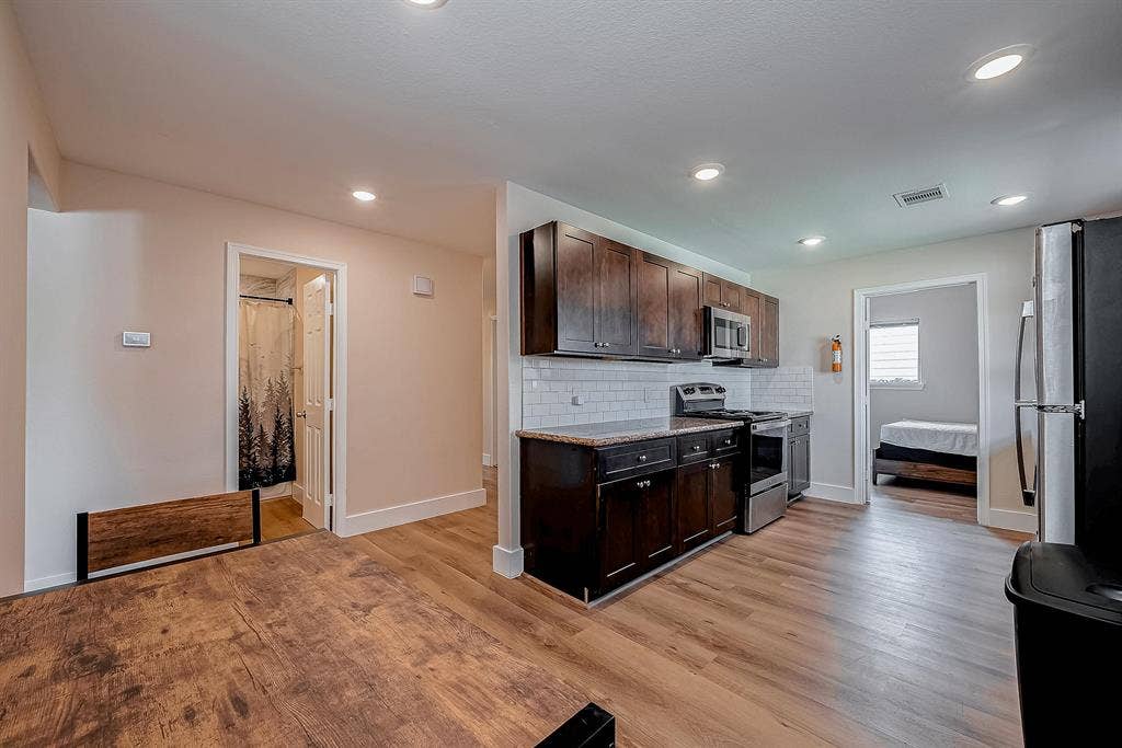 9 BR in Houston