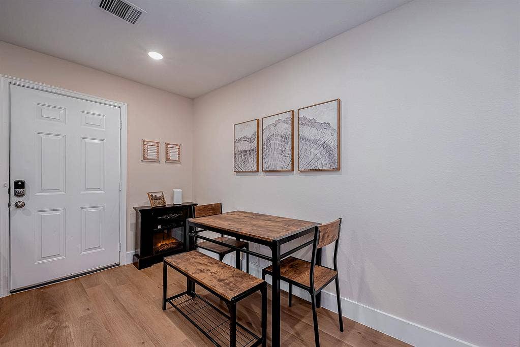 9 BR in Houston