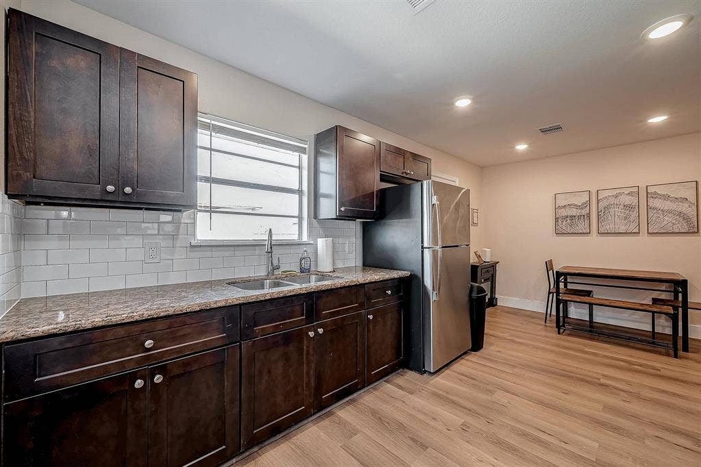 9 BR in Houston