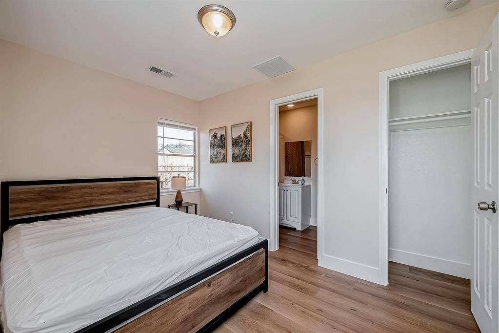 9 BR in Houston