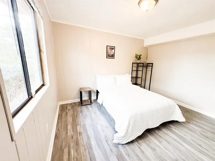 8 BR in College Park