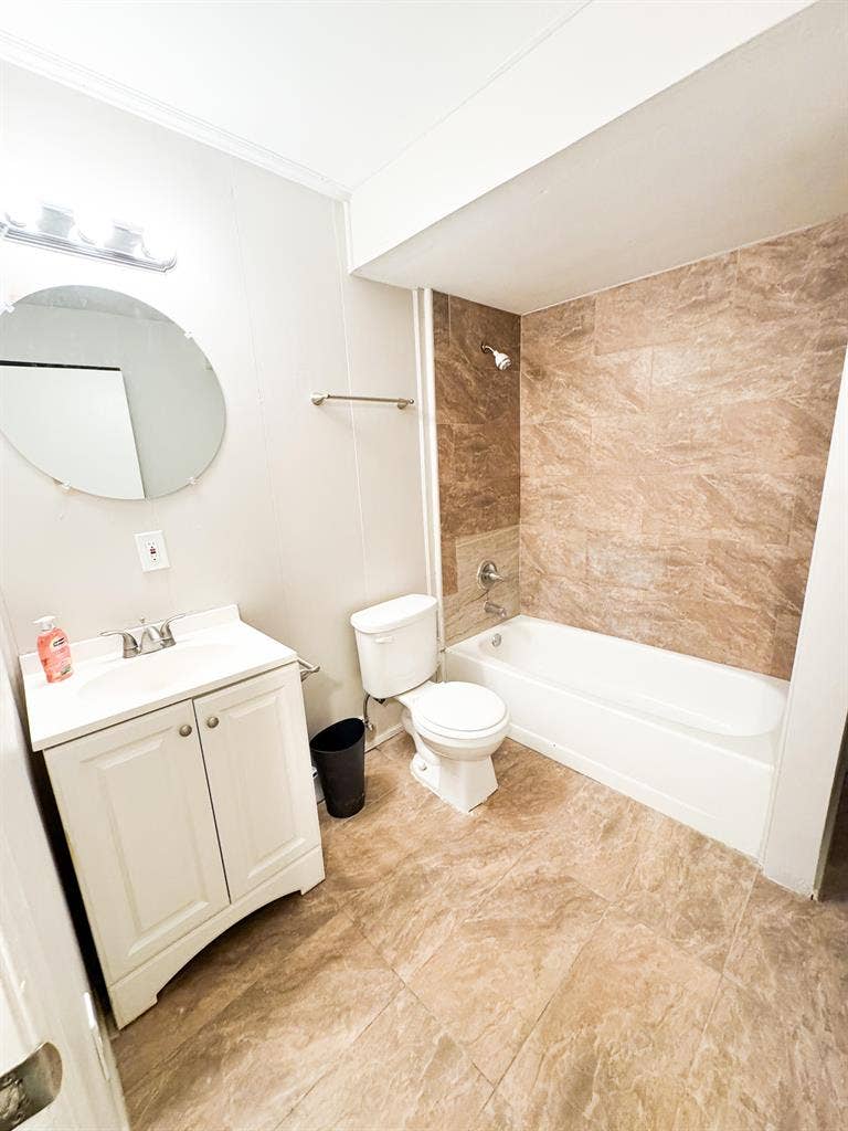 8 BR in College Park