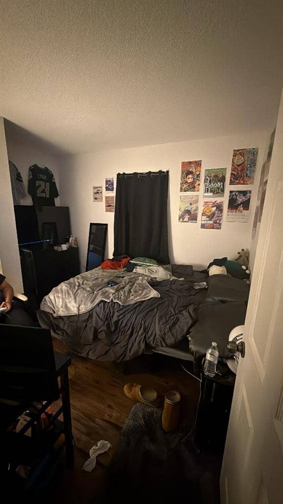 Looking for roomate in a 5 bedroom