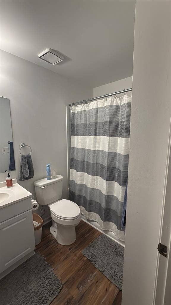 Looking for roomate in a 5 bedroom