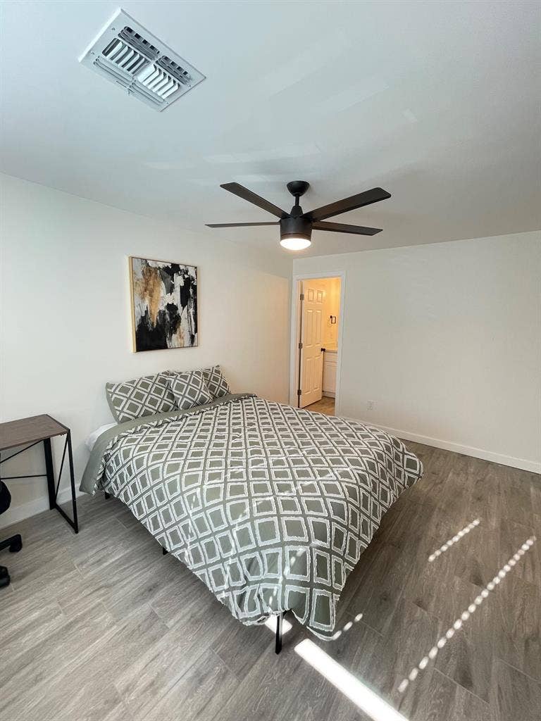 8 BR in Glendale