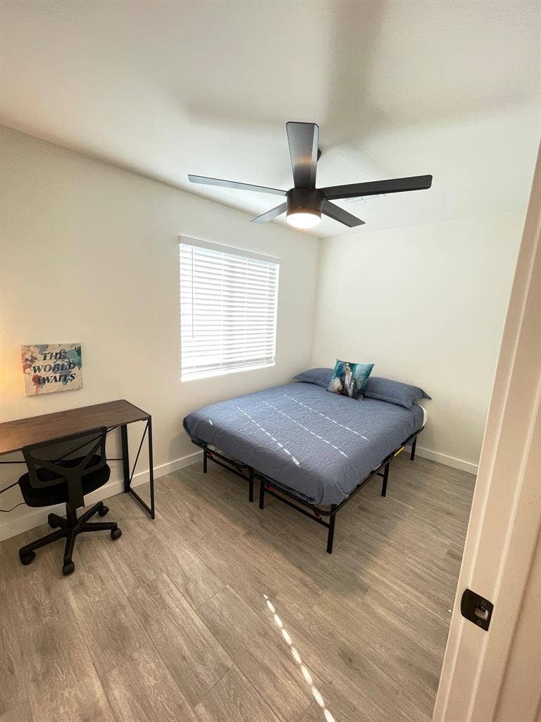 8 BR in Glendale