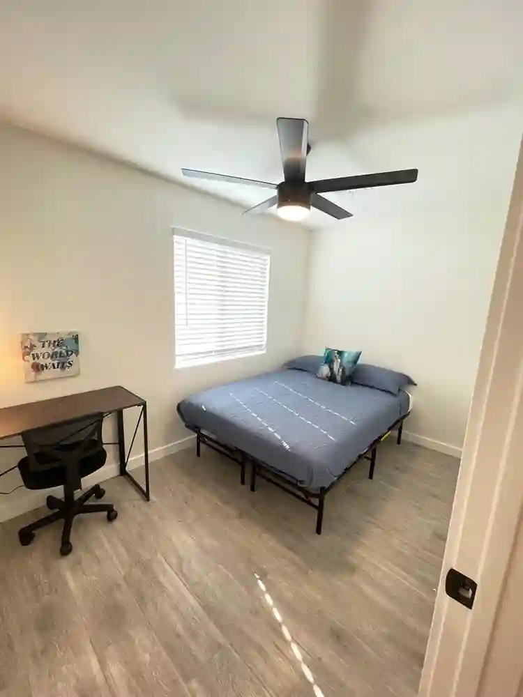 8 BR in Glendale