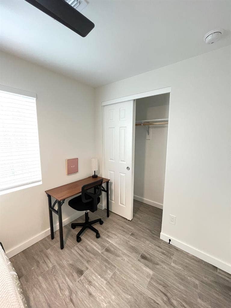 8 BR in Glendale