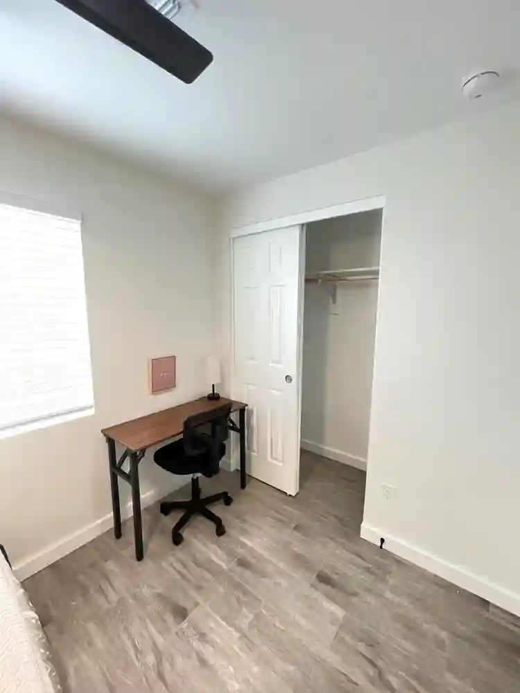 8 BR in Glendale