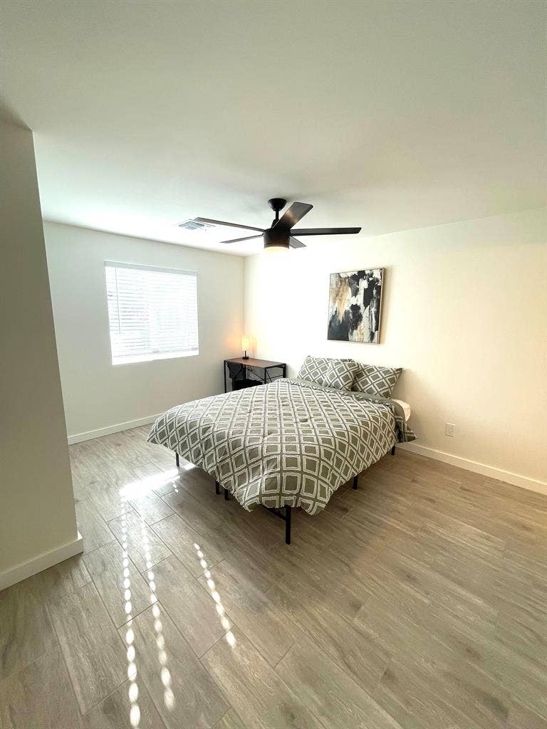 8 BR in Glendale