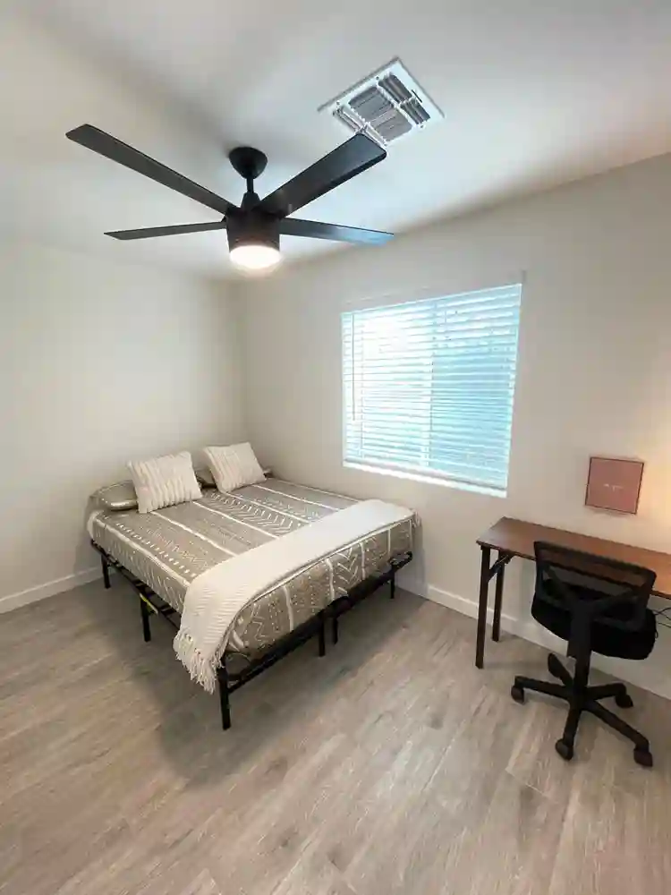 8 BR in Glendale