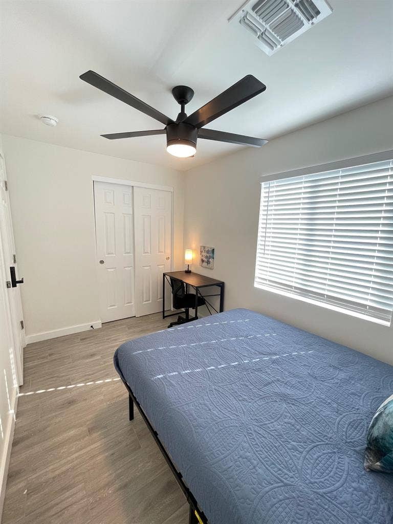 8 BR in Glendale