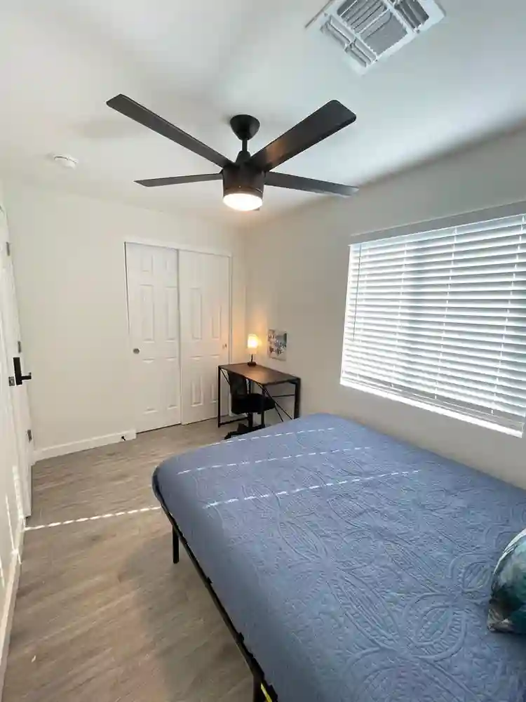 8 BR in Glendale