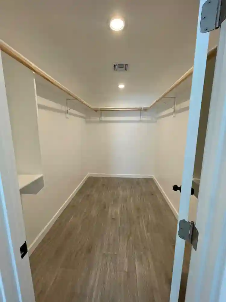8 BR in Glendale