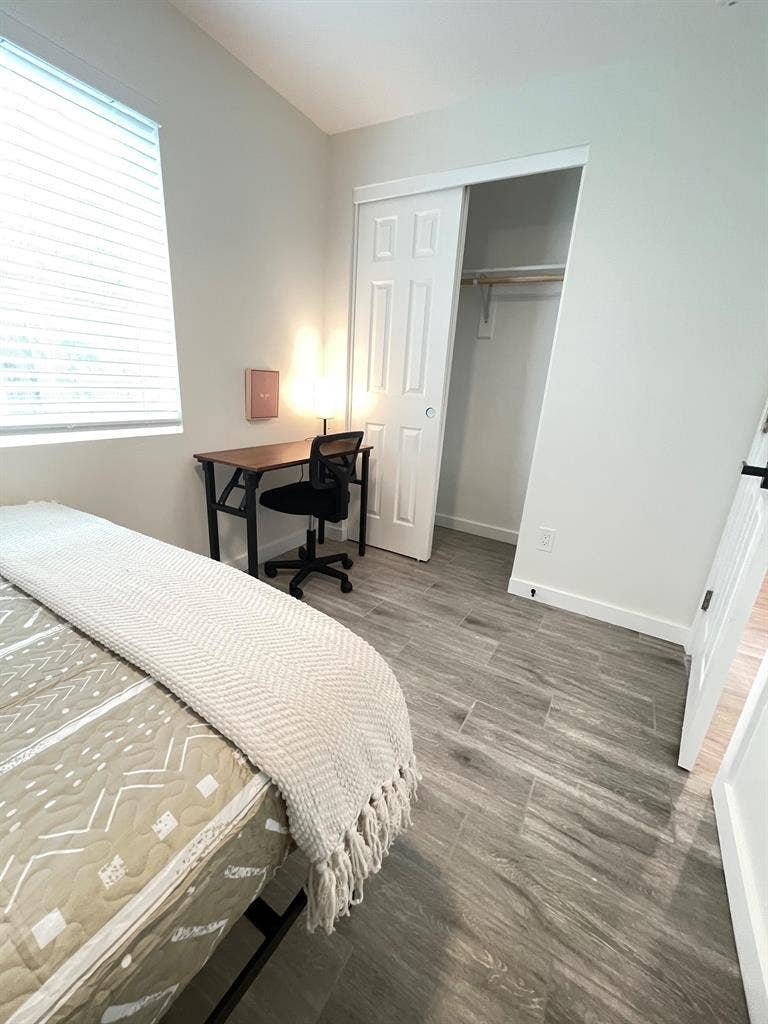8 BR in Glendale