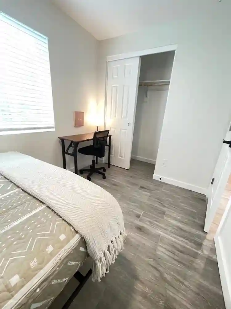 8 BR in Glendale