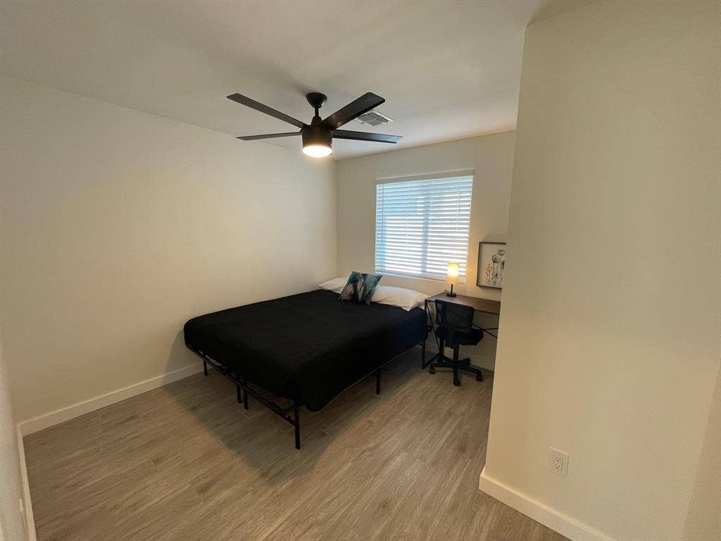 8 BR in Glendale