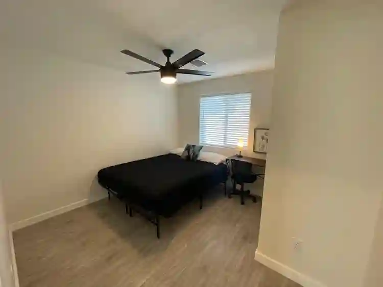 8 BR in Glendale