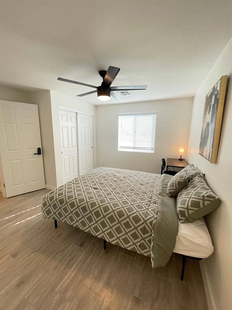 8 BR in Glendale