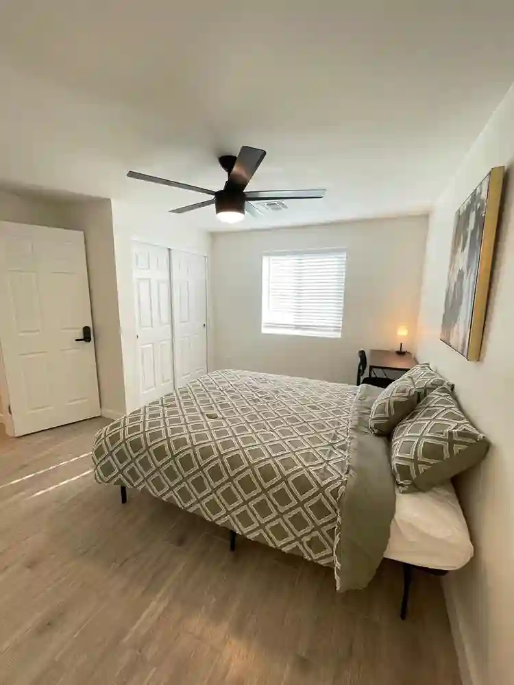 8 BR in Glendale