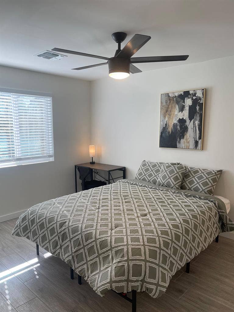 8 BR in Glendale