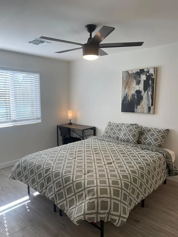 8 BR in Glendale
