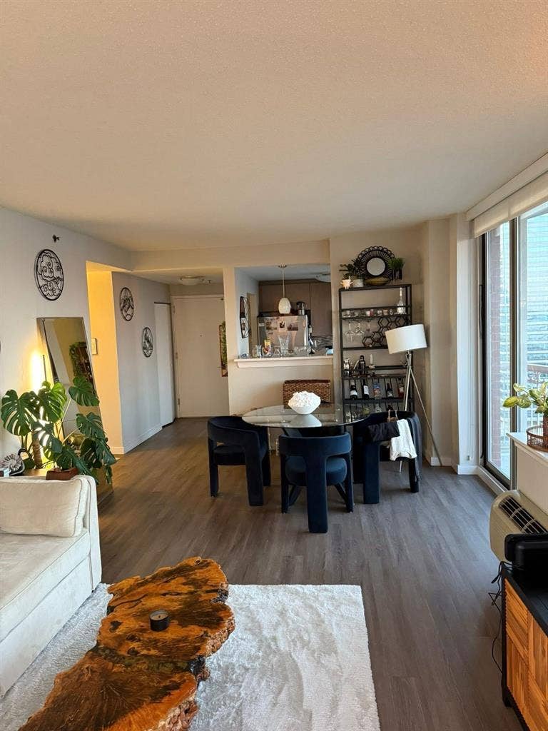 URGENT Jersey City Roommate Needed