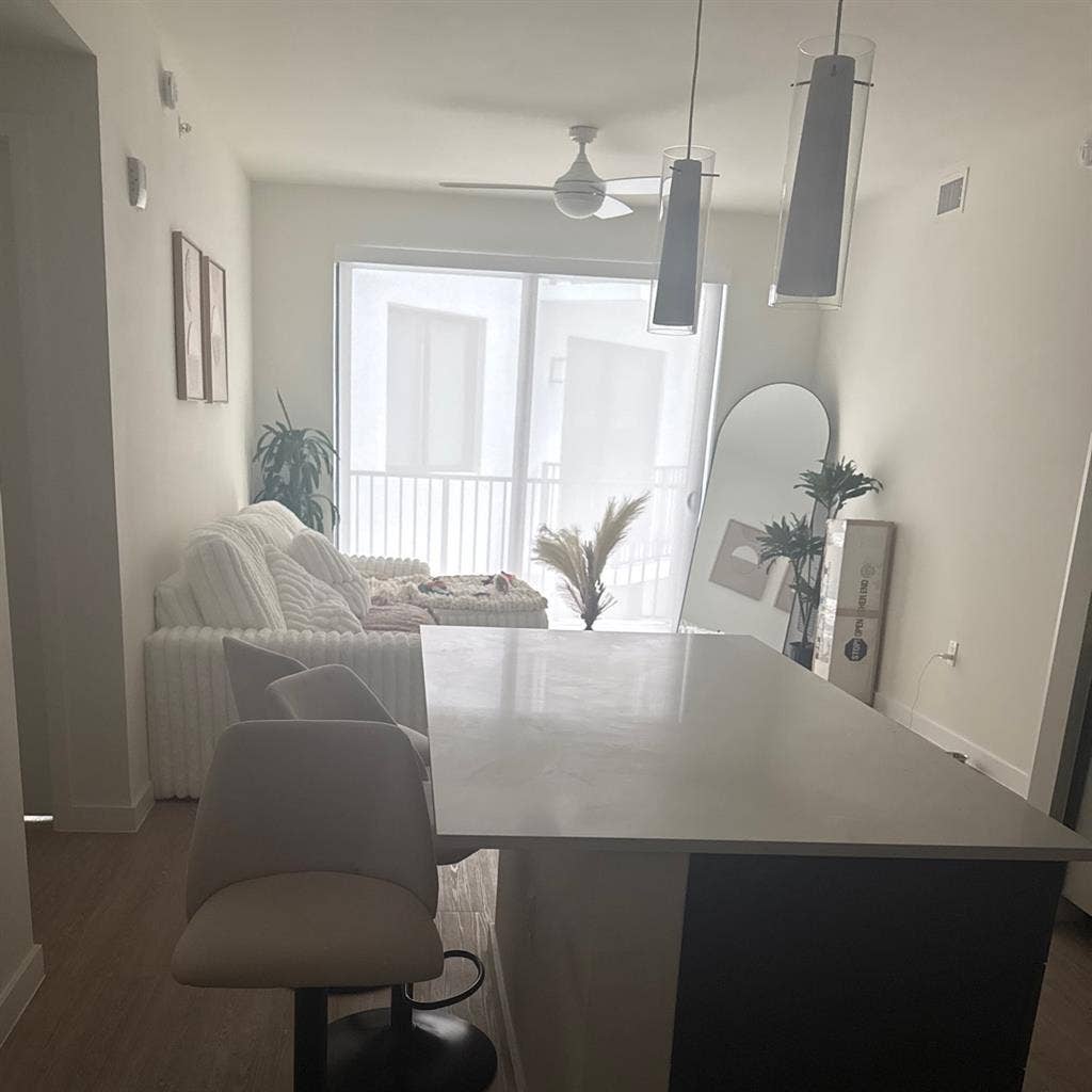 Se busca un/una roomie trabajador@