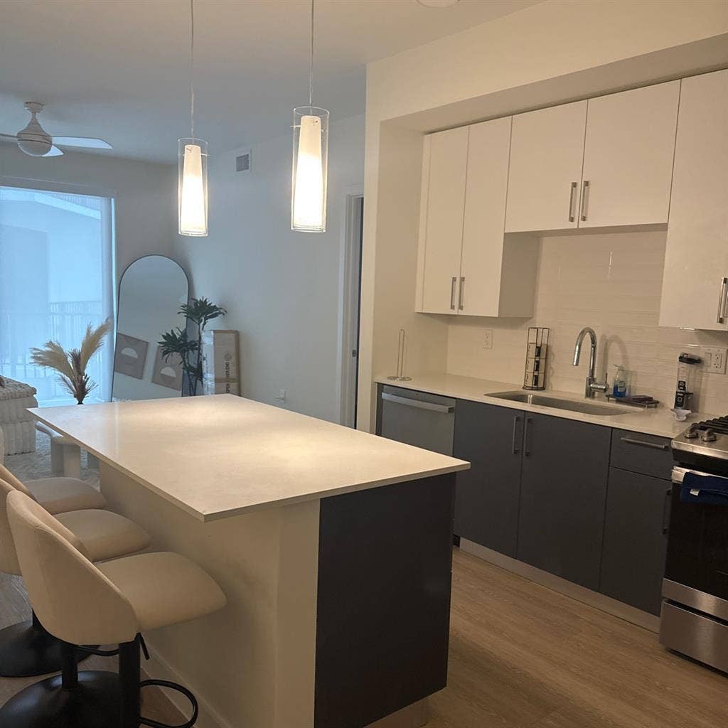 Se busca un/una roomie trabajador@